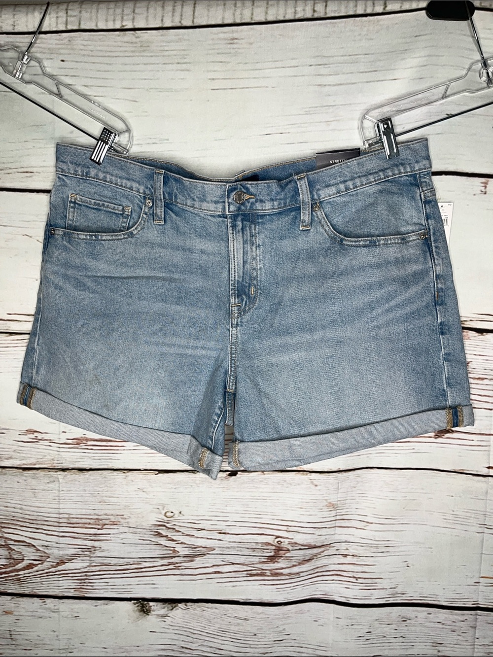 Gap Denim NWT Size 18/34 Light Wash Blue Denim Mid Rise 5” Roll Cuff Jean Shorts